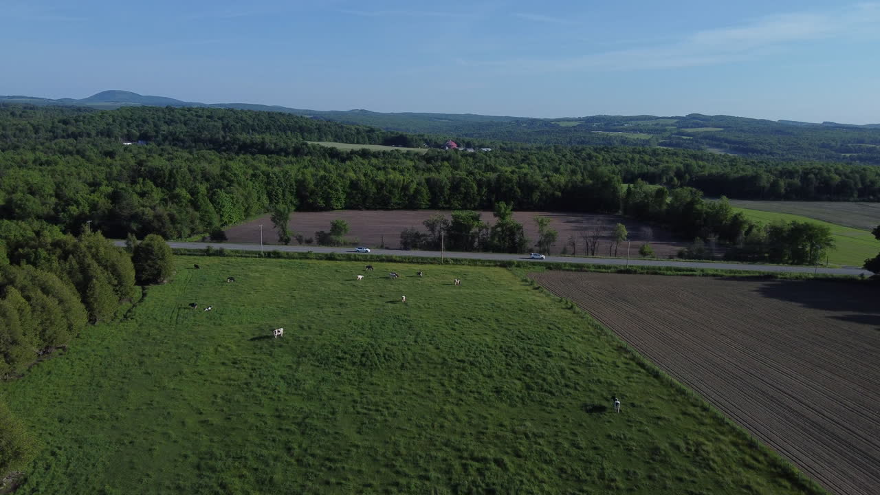 코티쿠크 (coaticook),  (quebec), 캐나다 (canada) 주변의  위에서 드론이 아졌다.