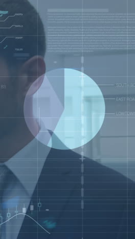 animación del procesamiento de datos financieros sobre el hombre de negocios caucásico caminando