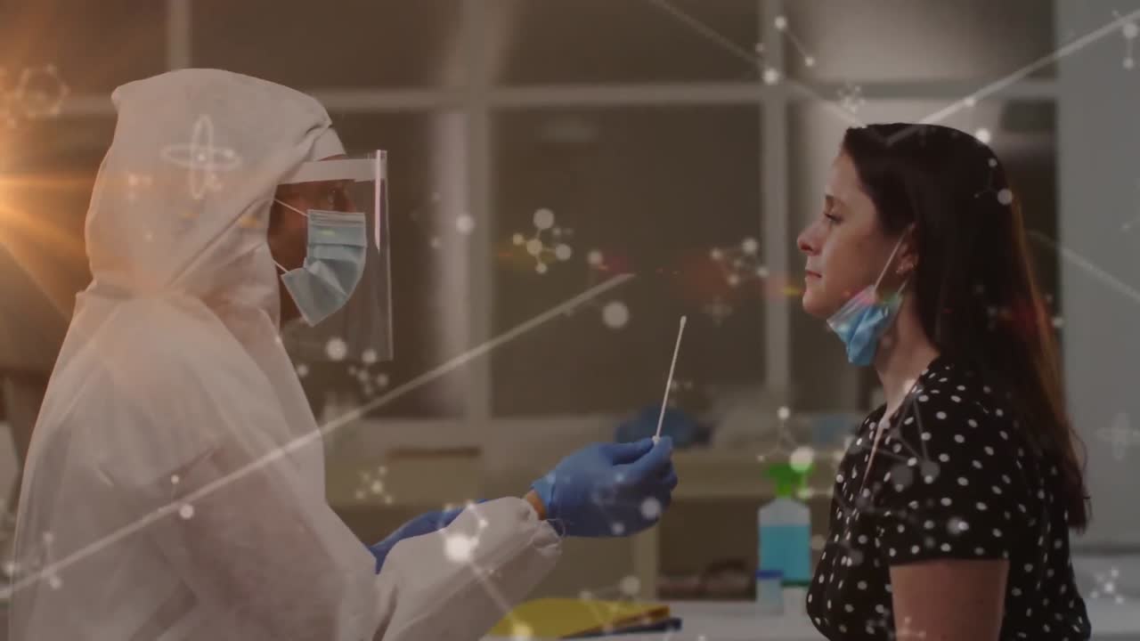 animación de moléculas sobre diversos médicos y pacientes que hacen pruebas de covid.