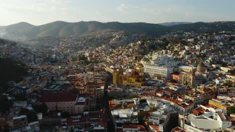 vista de pájaro de la basílica de nuestra señora de guanajuato, méxico