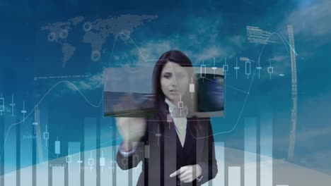 animación de una mujer de negocios utilizando una interfaz de pantalla táctil con imágenes ecológicas y datos de procesamiento