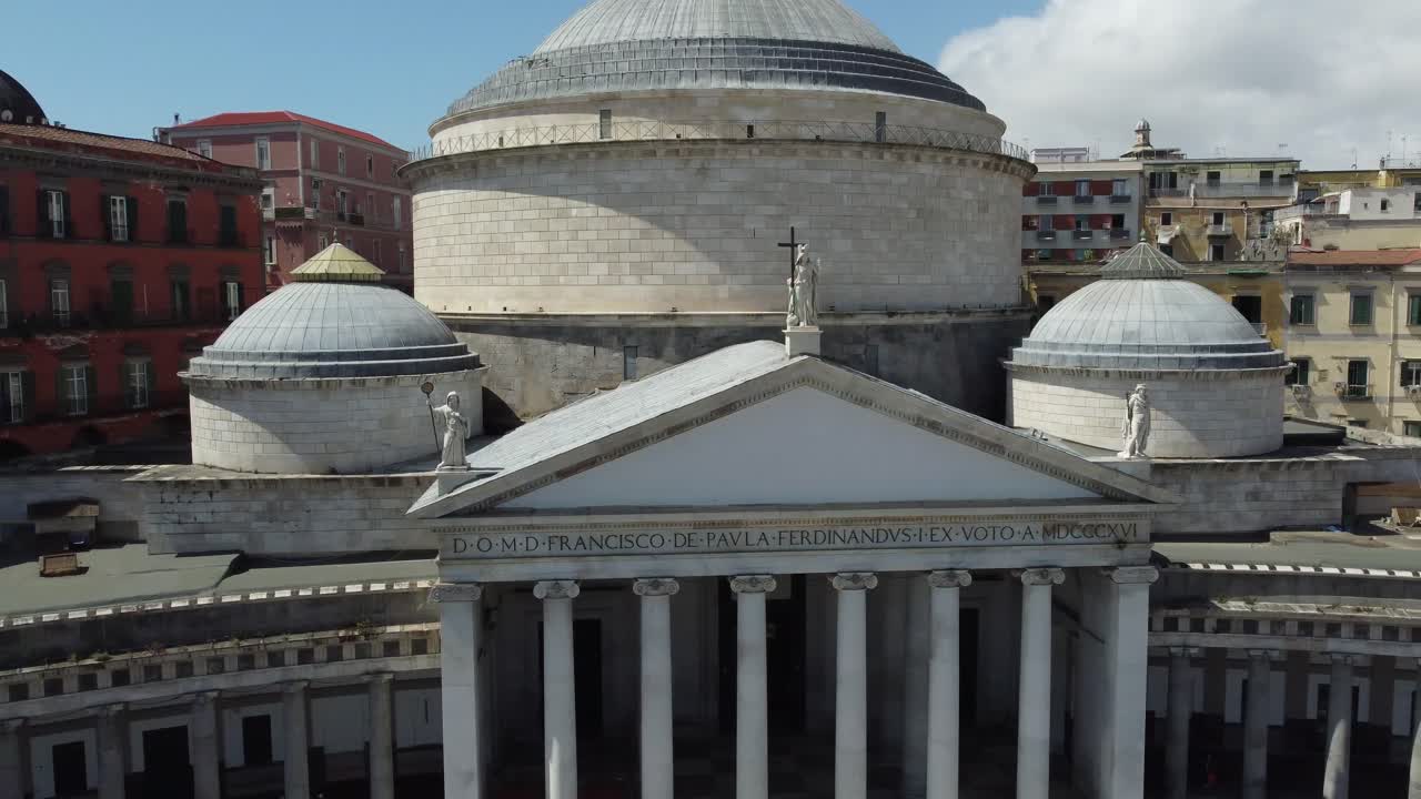 이탈리아 나폴리에서 드론으로 촬영한 플레비시토 광장