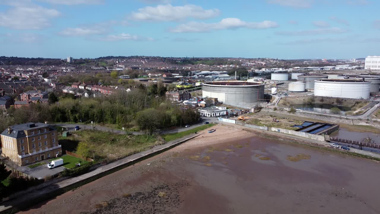햇볕이 잘 드는 해안 해변가 정유 공장 유조선 사이트 조감도 황금 해변 재산 내림차순