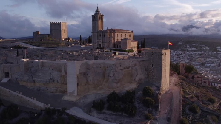 Castello di Fortaleza de la Mota all'alba ad Alcala la Real