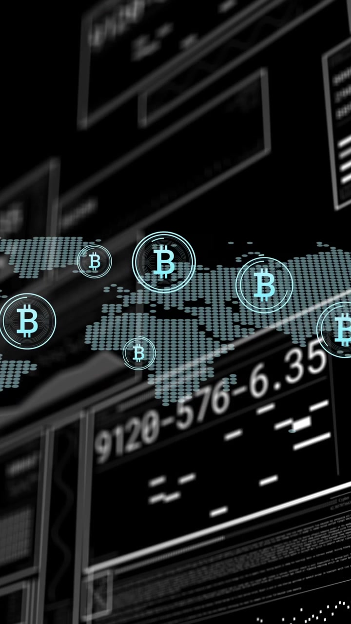 Animazione di simboli Bitcoin che fluttuano su mappa del mondo, su sfondo di un'interfaccia con elaborazione dati.