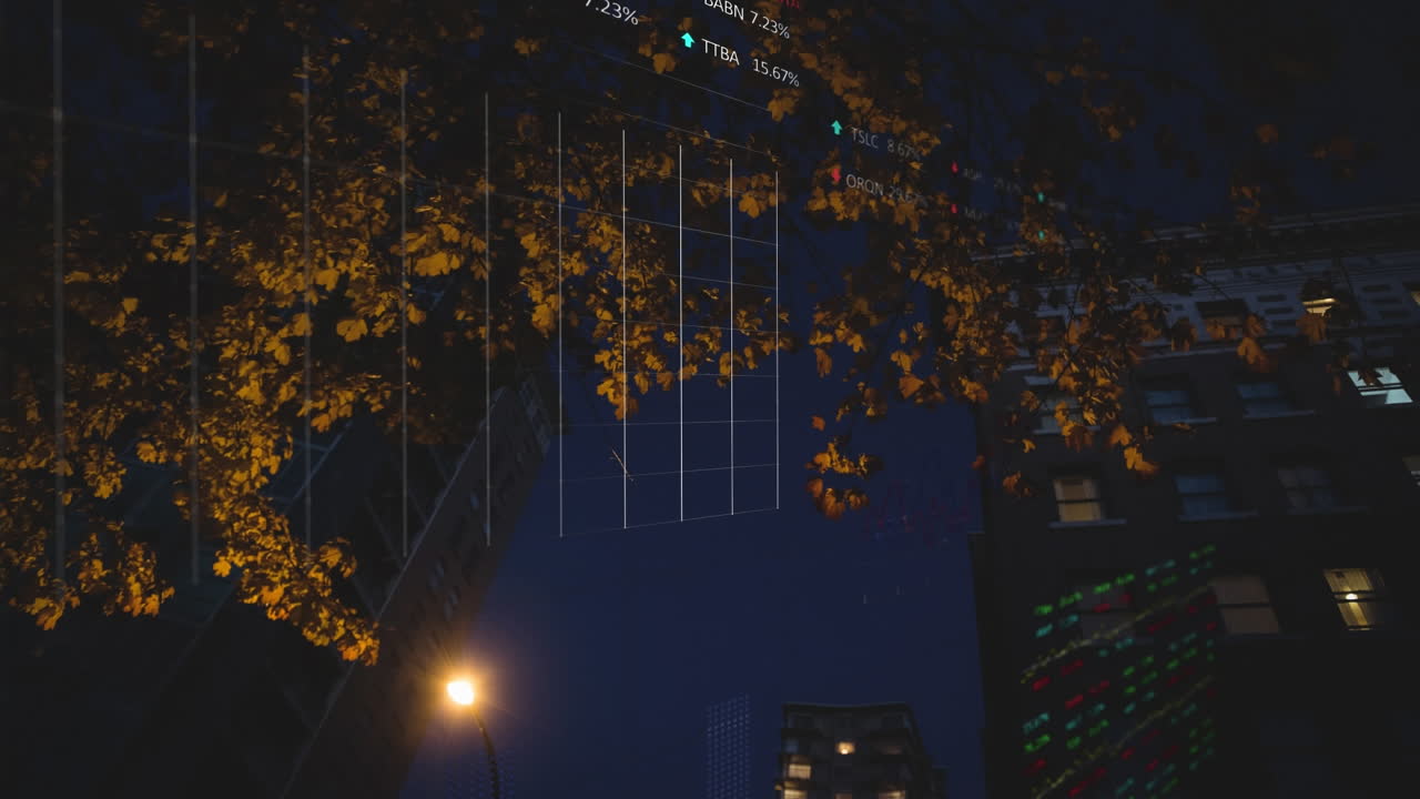 Animazione di elaborazione di dati finanziari su panorama urbano notturno con alberi