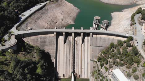 Damm-releasing-water.-Aerial-shot.-Zenital-shot