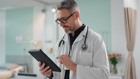 Hospital,-man-and-doctor-with-a-tablet