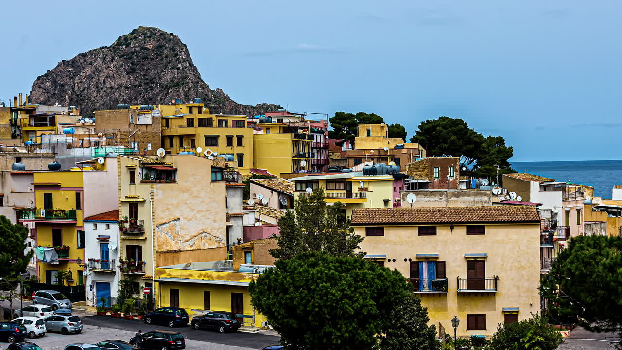 уютные городские здания на сиракузах, временный лапс