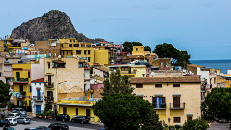 acogedores edificios del paisaje urbano en siracusa, vista en lapso de tiempo