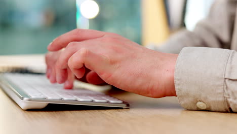 Male-student-or-businessman-writing-an-email