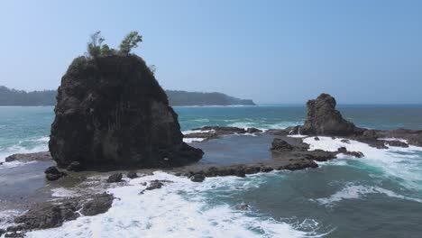 Toma-De-Drone-De-Una-Isla-De-Coral-Sumergida-Por-Maremotos