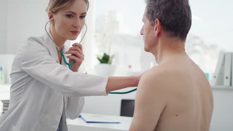 Handheld-view-of-female-doctor-examining-her-patient