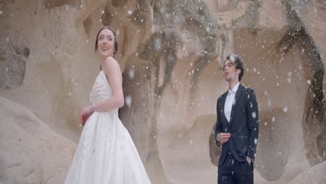 winter wedding couple in cappadocia