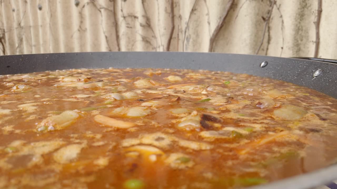 ingredientes hirviendo en una sartén