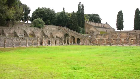 Ruins-of-famous-Pompeii-city,-Italy