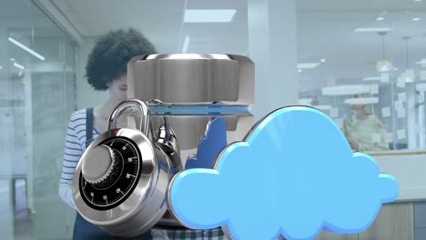 animación del icono de seguridad del servidor en la nube sobre colegas afroamericanas discutiendo en la oficina.