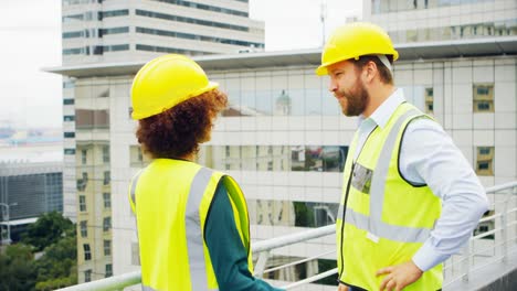 arquitectos que trabajan en el sitio de construcción 4k