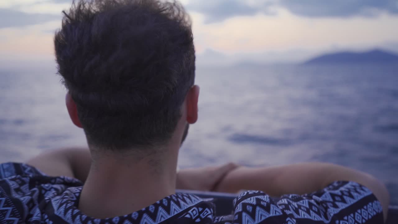 바다를 여행하는 사람.