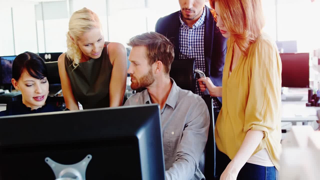 디스크에서 함께 일하는 임원들