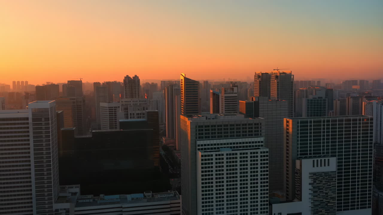 Paisagem urbana vibrante na hora dourada