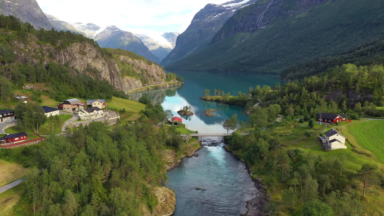la hermosa naturaleza de noruega paisaje natural lago lovatnet.
