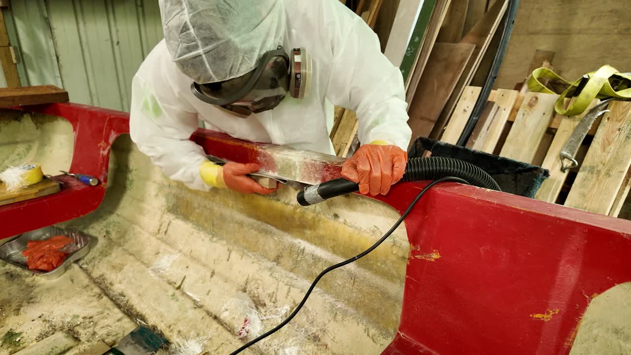 Sanding repair on fiberglass lake boat gunwale