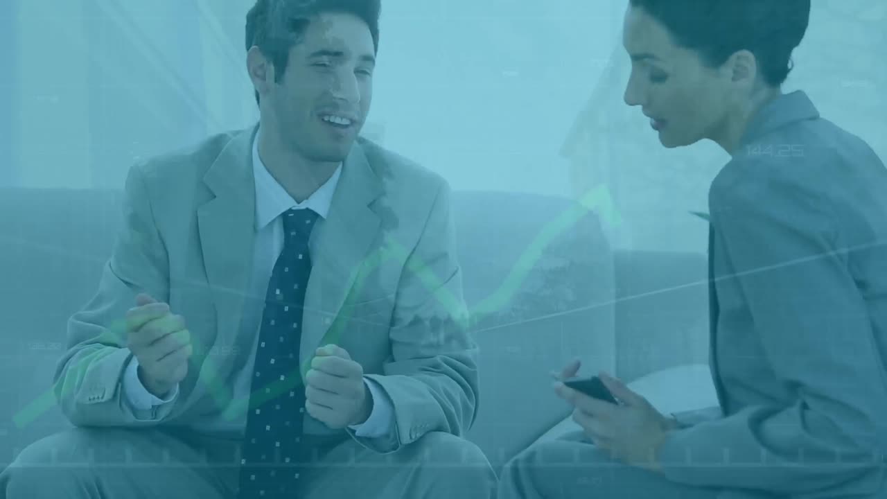 사무실에서 논의하는 사업가와 사업가에 대한 통계 데이터 처리의 애니메이션