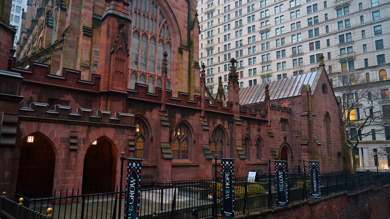 New York, USA, 15 gennaio 2026: ingresso della Trinity Church in inverno. Ingresso della Trinity Church con atmosfera invernale a New York.
