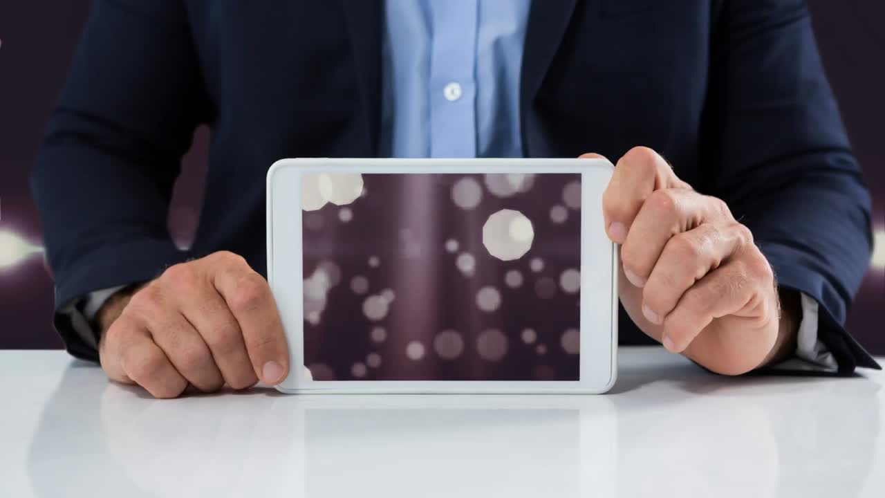 animación digital de un hombre de negocios con una computadora portátil 4k