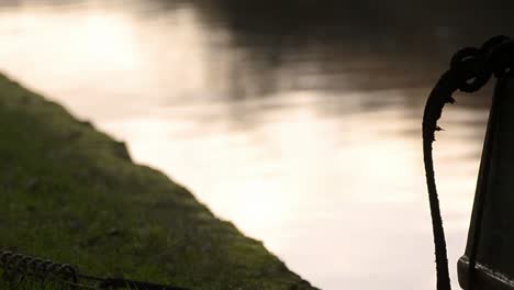 Amarre-Del-Camino-De-Sirga-Del-Canal-Al-Atardecer