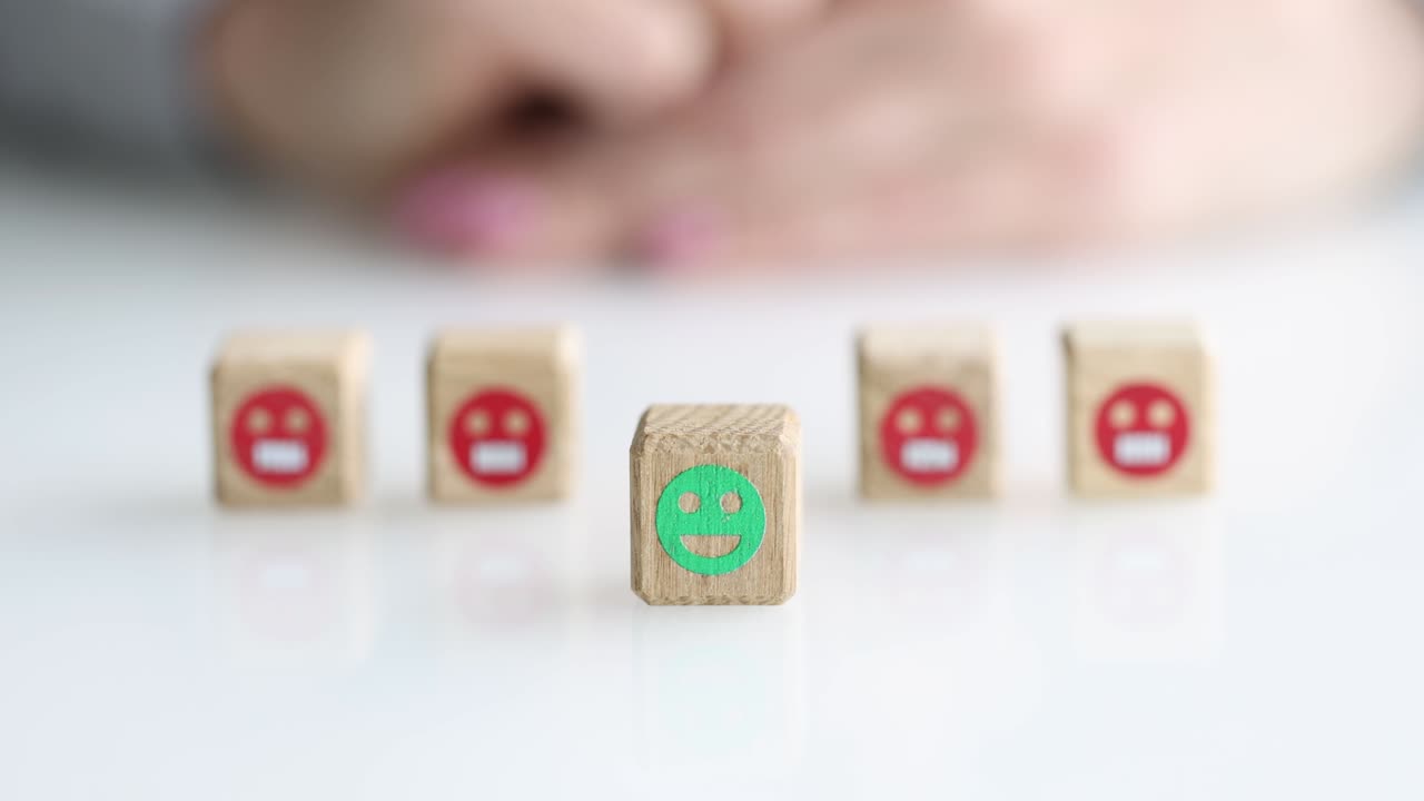 구매자가 상품의 품질에 대해 긍정적 인 평가를하는 클로즈업 4k 영화