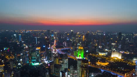 china puesta de sol cielo paisaje de la ciudad de shanghái tráfico intersección de carreteras panorama aéreo 4k lapso de tiempo
