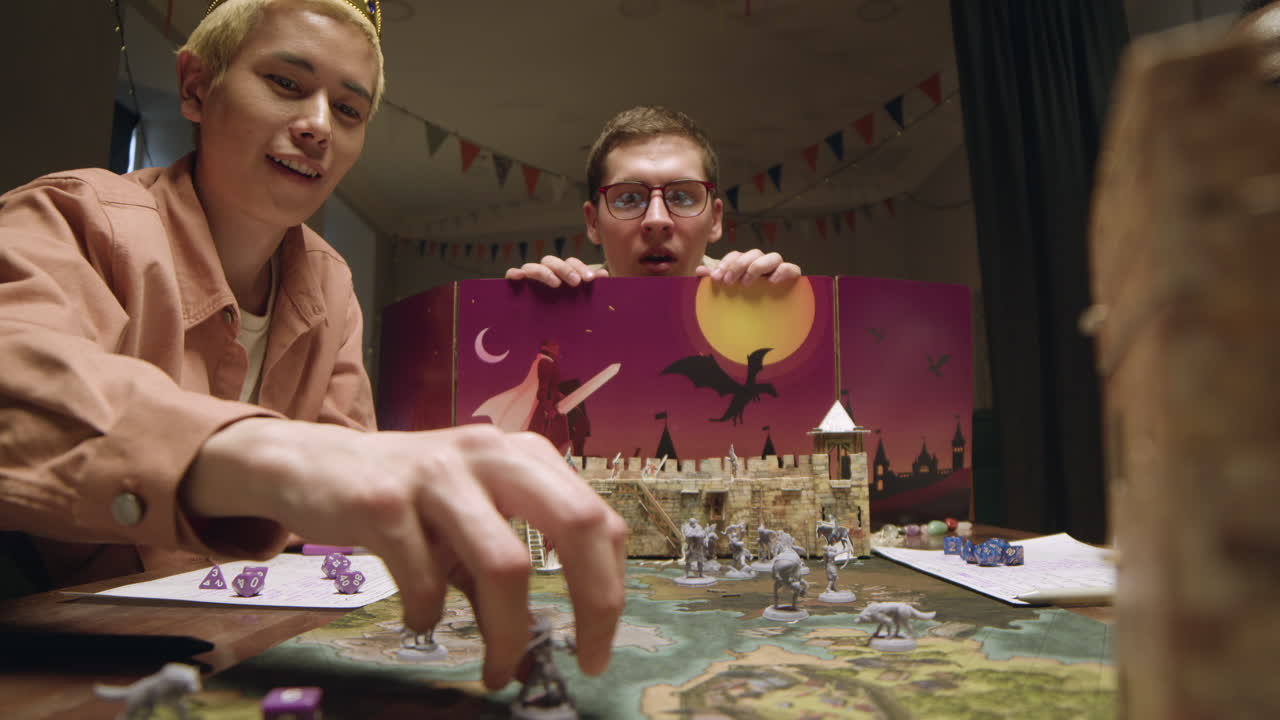 люди играют в ролевые игры