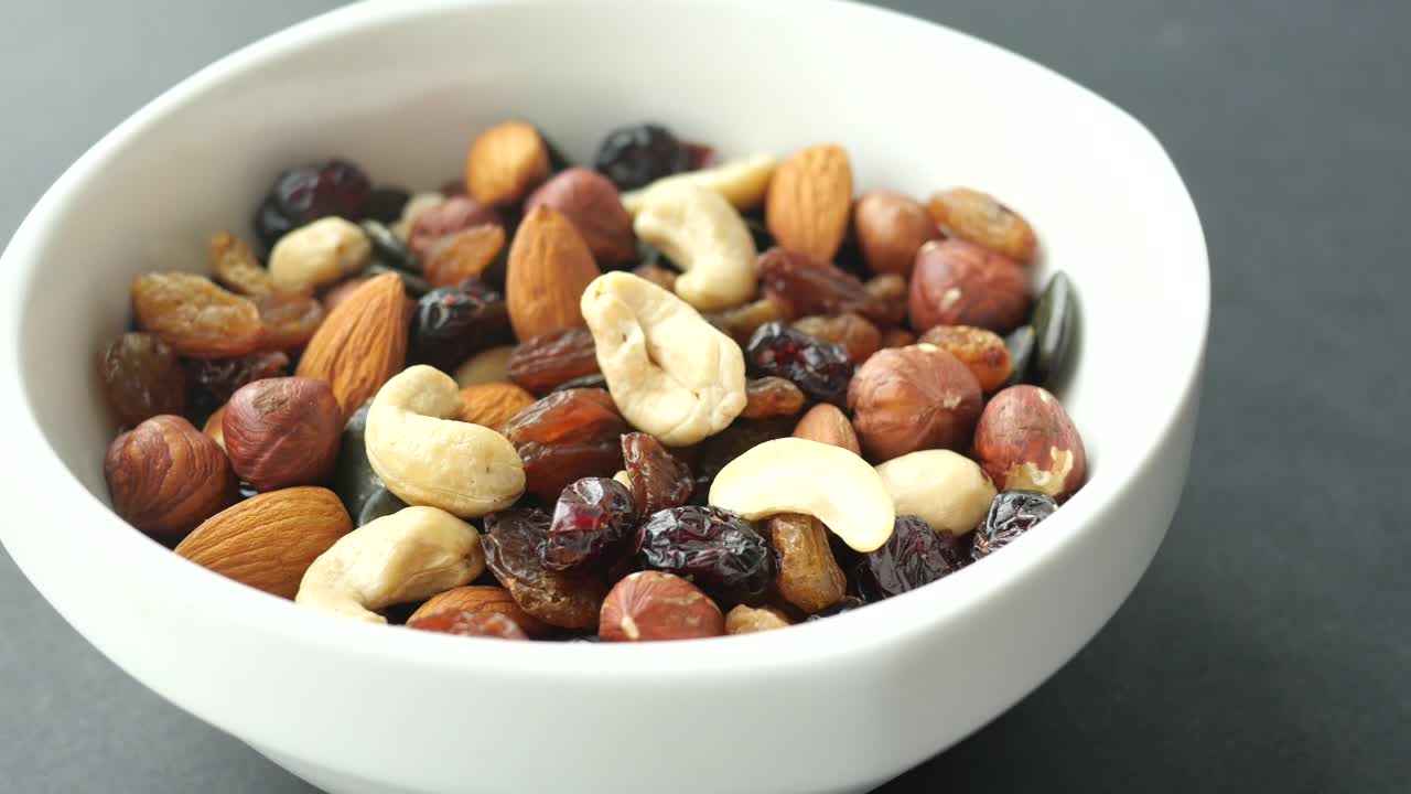 트레일 혼합물은  그에 넣습니다.