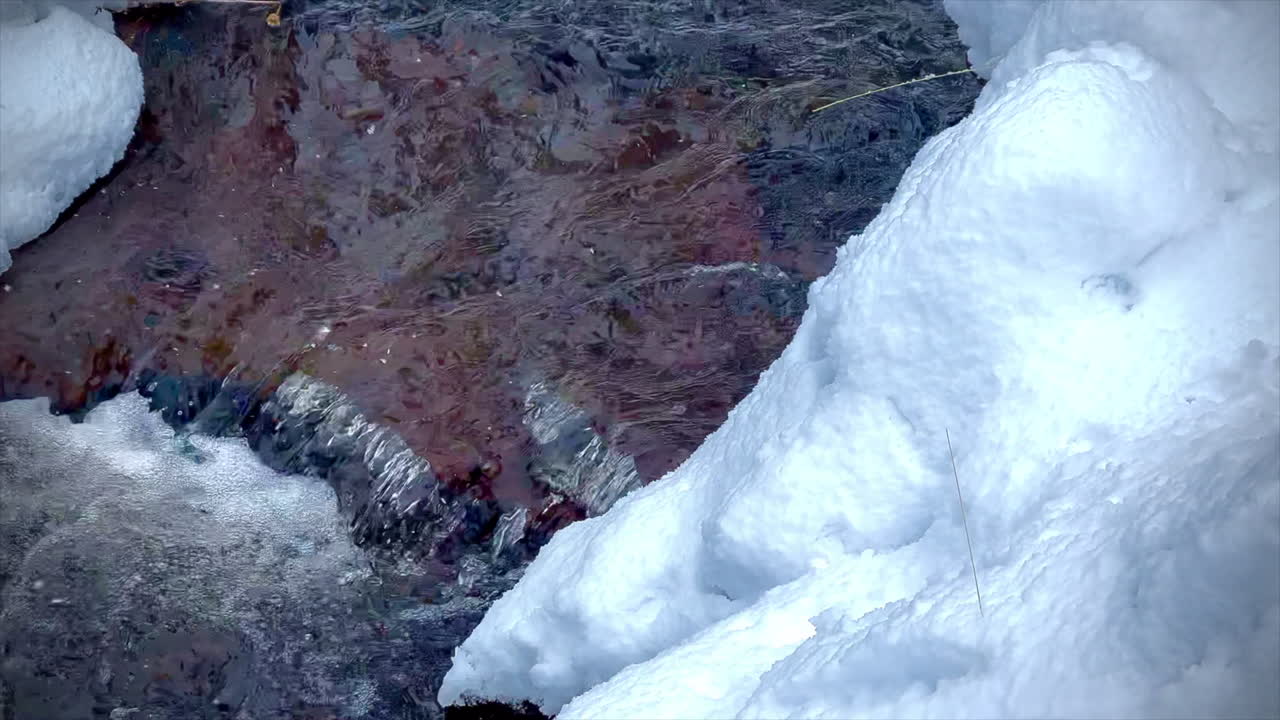 겨울의 작은 개울