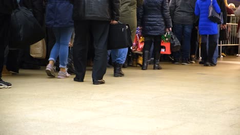 estación de metro muy ocupada.