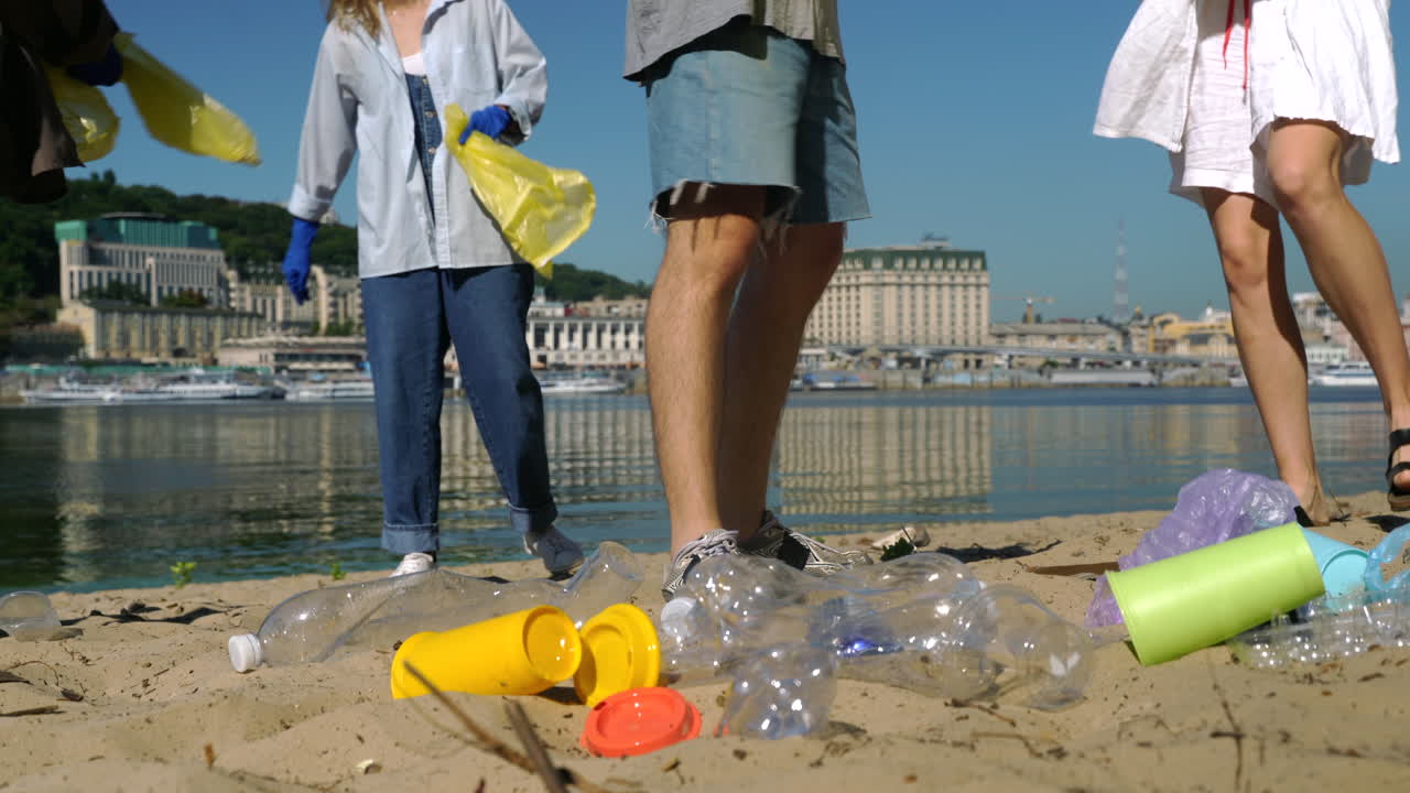 지역 해변 청소