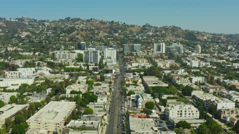 drone sobre ciudad - hollywood, california