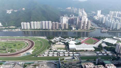 Vista-Aérea-De-Los-Mega-Edificios-Residenciales-Frente-Al-Mar-De-Sha-Tin-De-Hong-Kong