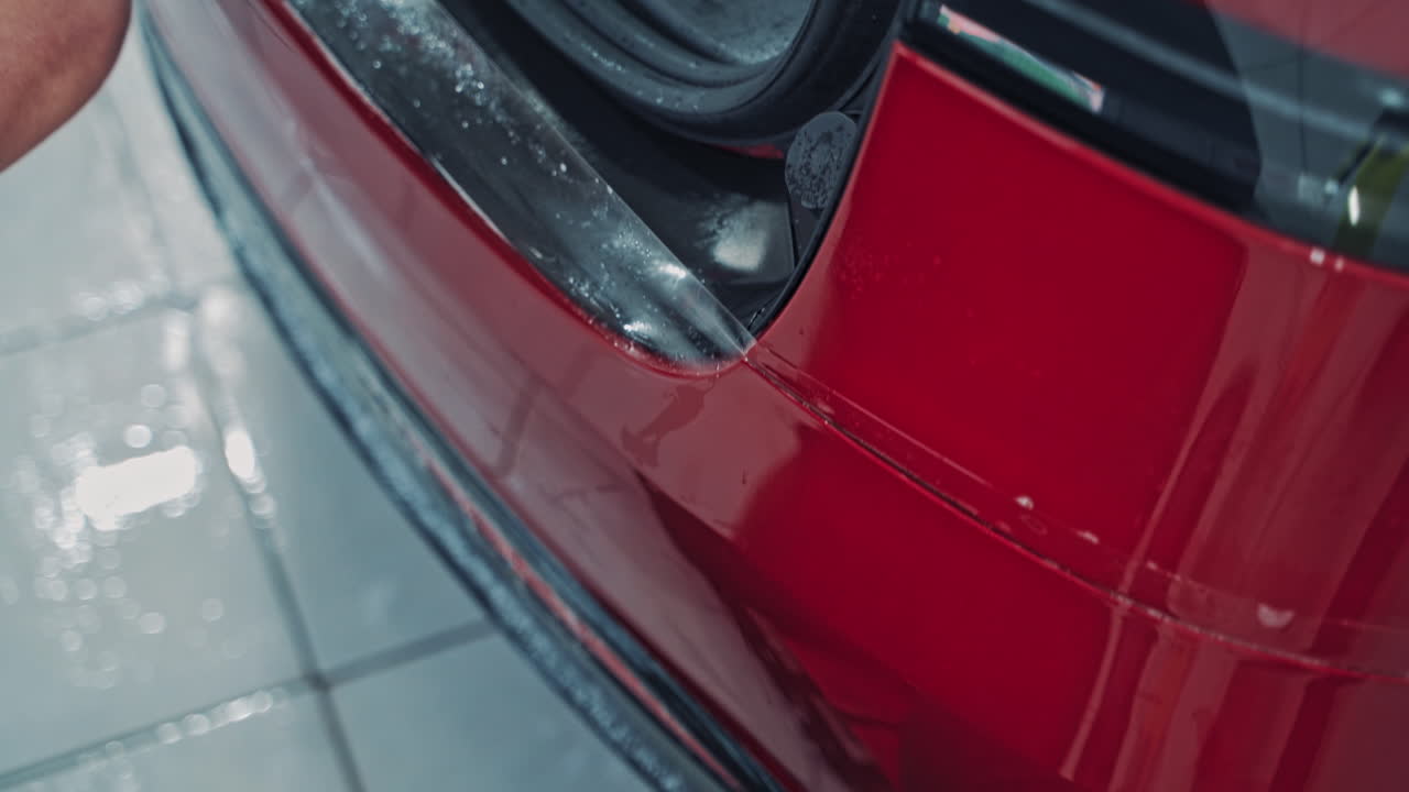 Elite film for pasting cars. Master for sticking films for the car pasted over the car all the parts cutting the corners with a special knife to work with the film