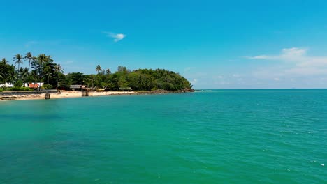 4K-Cinematic-nature-drone-footage-of-a-panoramic-aerial-view-of-the-beautiful-beaches-and-mountains-on-the-island-of-Koh-Lanta-in-Krabi,-South-Thailand,on-a-sunny-day