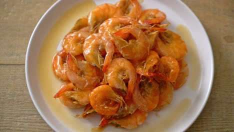 Sweet-shrimps-is-Thai-dish-which-cooks-with-fish-sauce-and-sugar---Asian-food-style