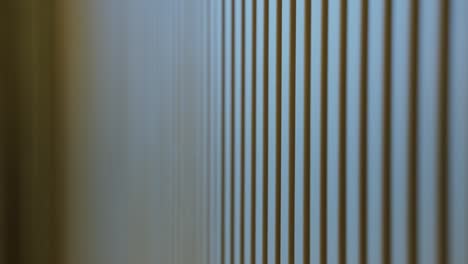 detalle de los paneles de pared de madera del interior