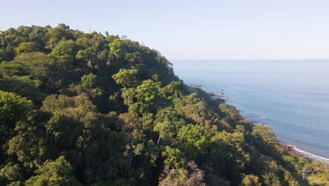 Stunning-jungle-coastline-near-Jaco-on-the-Central-Pacific-Coast-of-COsta-Rica