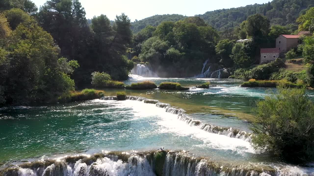 Vista aerea dell'incredibile cascata Skradinski buk nel Parco Nazionale di Krka, Croazia