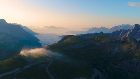 Nationalpark-Drei-Zinnen-In-Den-Dolomiten.-Wunderschöne-Natur-Italiens.