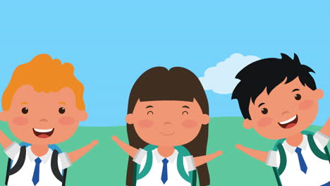 공원에서 어린 아이들과 함께 학교 시즌으로 돌아갑니다.