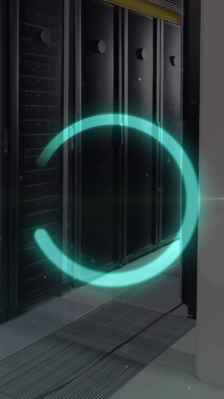 Animation af indlæsningscirkel og prikker over serverrum.