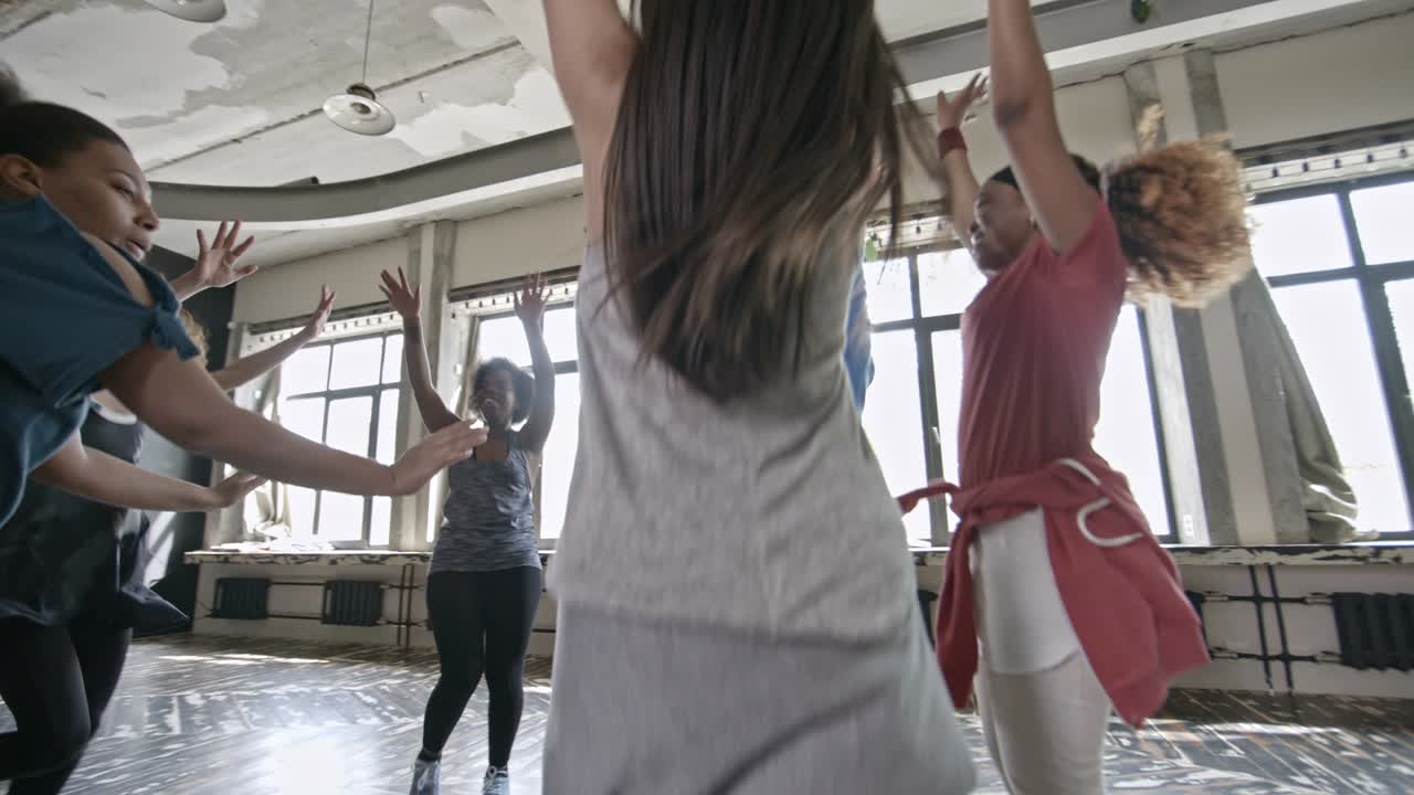 Mulheres Felizes EnsaianDO Dança